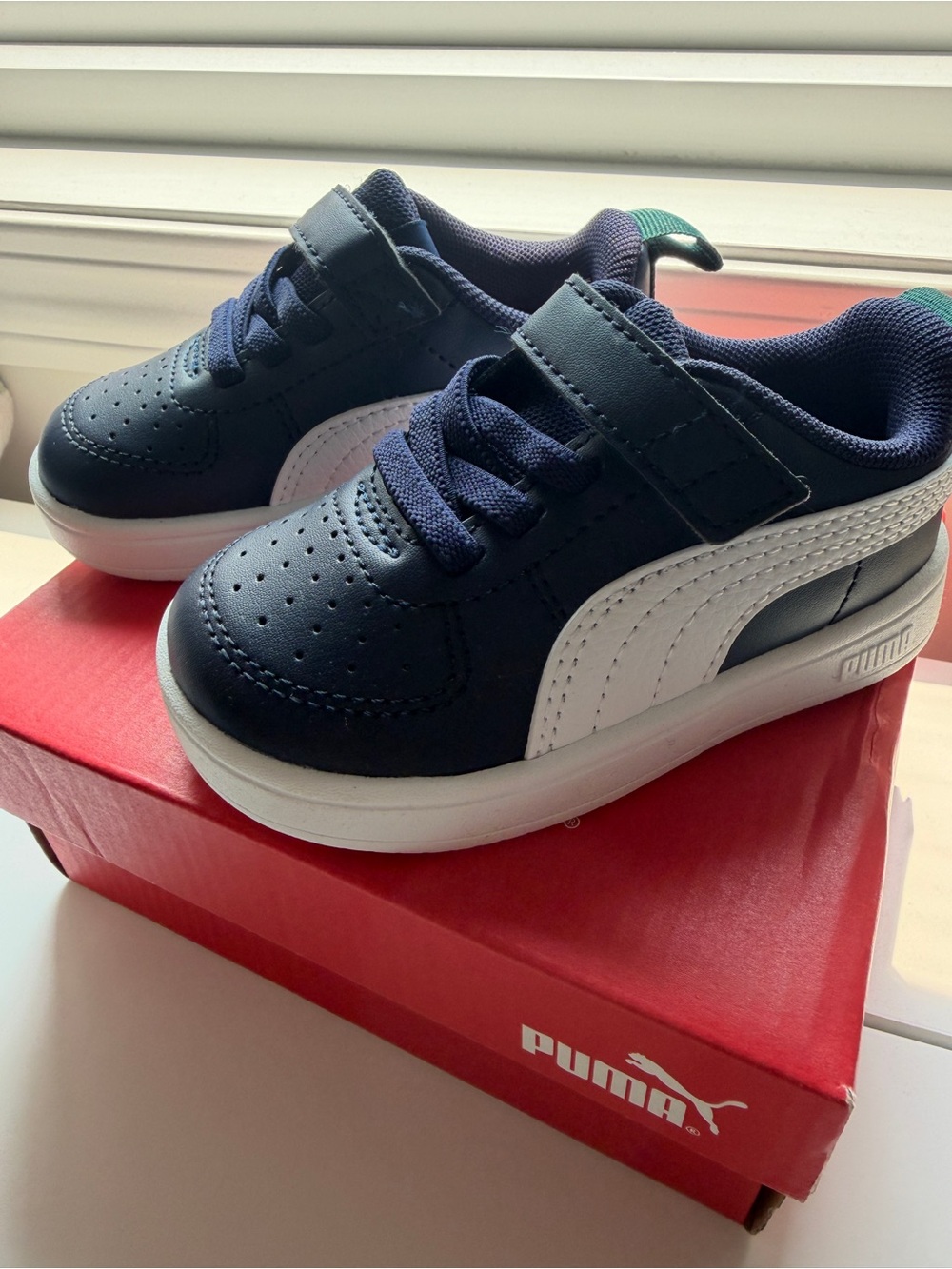 PUMA Kids' Navy and White Casual Sneakers size 5.5 NEW